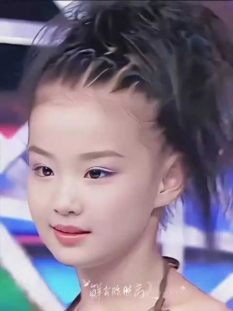 王楚然童年跳舞翻白眼镜头 自嘲心态获好评