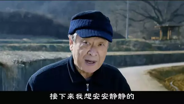 家人之间的爱，从来不是一场谁付出更多的较量，而是一程又一程的彼此托举！