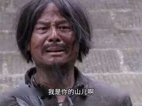 在外打仗多年的老兵，终于回到了自己温暖的家