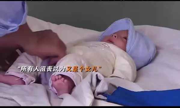老戏骨演技获赞，剧情还原年代真实感