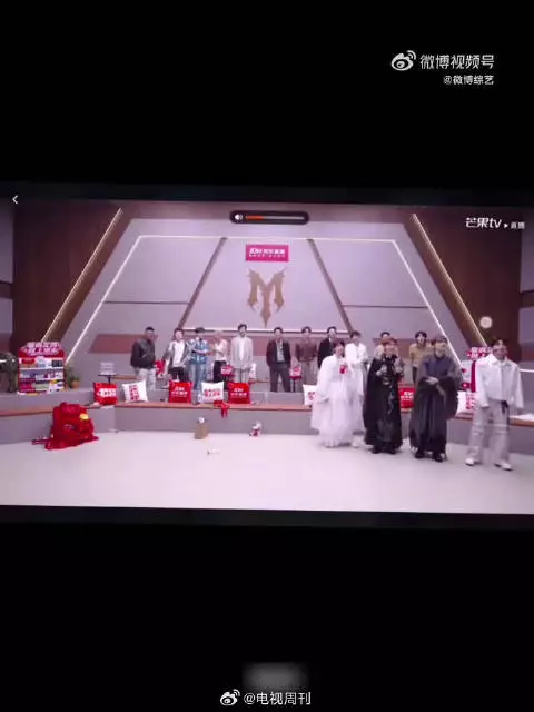 这段真的反复看，王赫野跳舞的样子，可不就是地板烫脚既视感