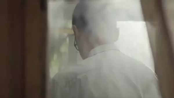 老实人踩着尸骨上位，仇人女儿竟还感恩戴德的嫁给他 把黑夜点燃