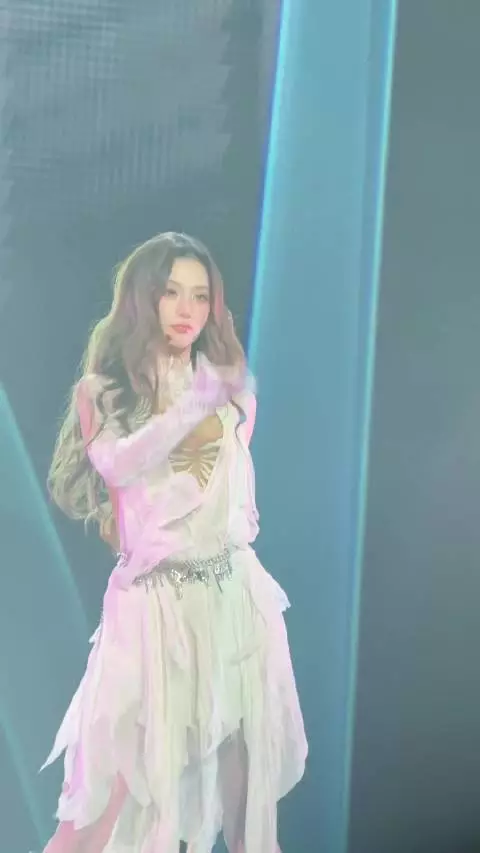 徐艺洋产后状态曝光,少女感十足看不出生过孩子