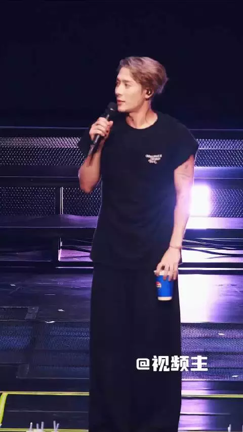 王嘉尔采访直言我也想有女朋友
