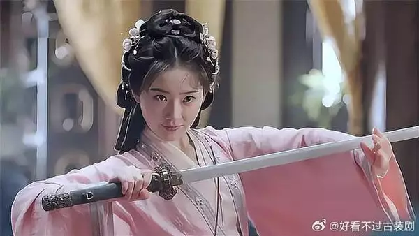 她不只是被娇养的玫瑰，她是他的妻、要与他并肩而立