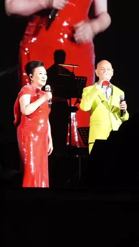 男人最怕的问题来了，汪明荃问罗家英结婚多少年了！