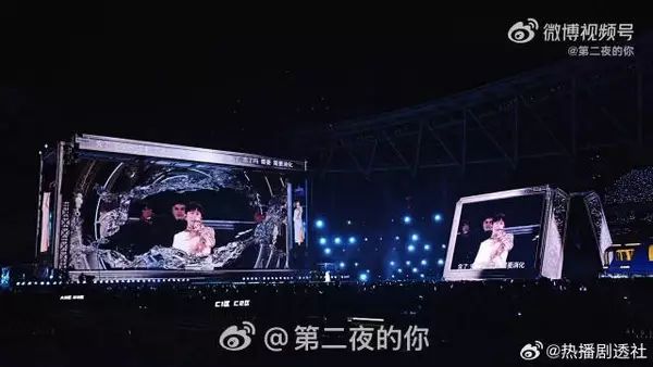 张杰演唱会水幕舞台真水倾泻,歌声伴水声沉浸式仙境