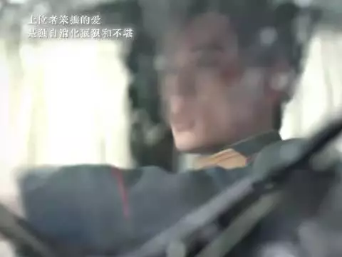 虞昶轩为叶平君母亲求医遇车祸 下跪救人后藏伤换枪口对峙