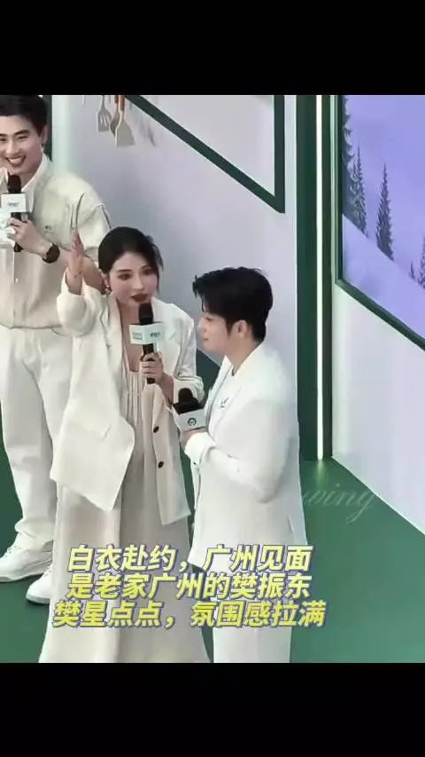 樊振东白衣亮相广州品牌活动 商场多层回廊挤满人群