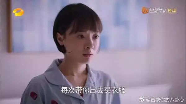 女儿穿粉色裙子，被亲妈嫌装嫩，记性太差忘记是自己给她买的