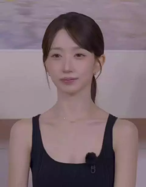 清瘦了很多的吴海媛