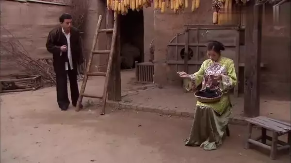 小媳妇吸大烟上瘾，本以为可以戒掉，二溜子上门一招制敌