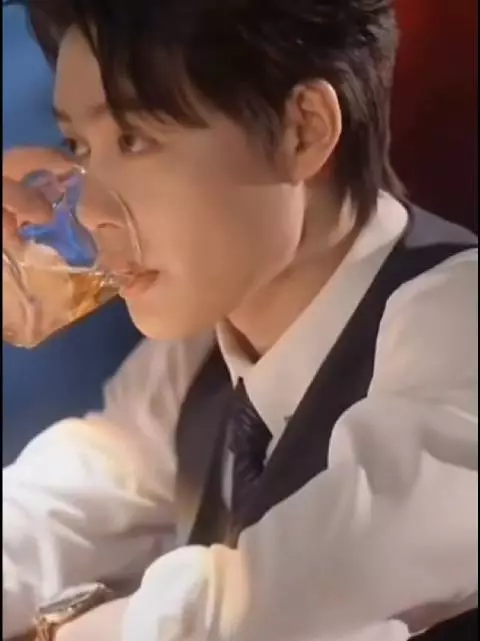 柯淳演绎弼燃微光里的小情歌