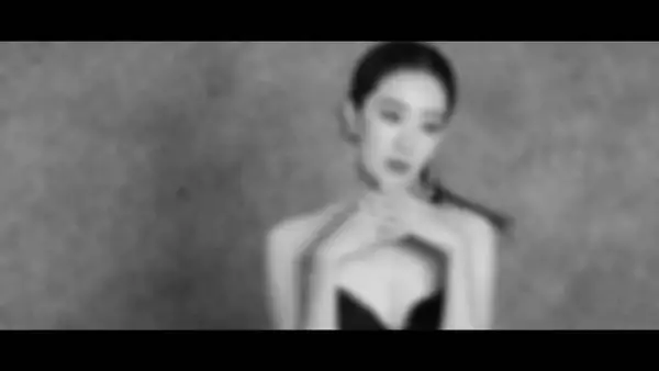 张小斐芭莎绿丝绒造型对比，五年间尽显东方骨相美