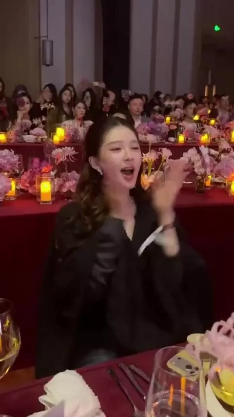 梦幻联动！赵露思、王嘉尔、白鹿观看万妮达表演！