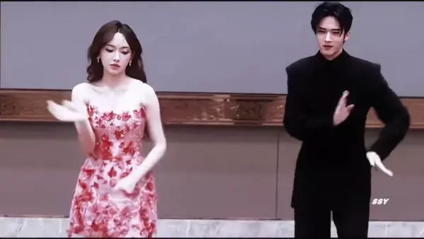 不愧都是韩国爱豆出身，势均力敌的舞台 程潇 闫桉