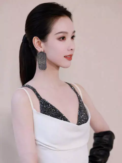 嘟嘟陈都灵 抵达BC寻梦之旅活动,今天完全女神!