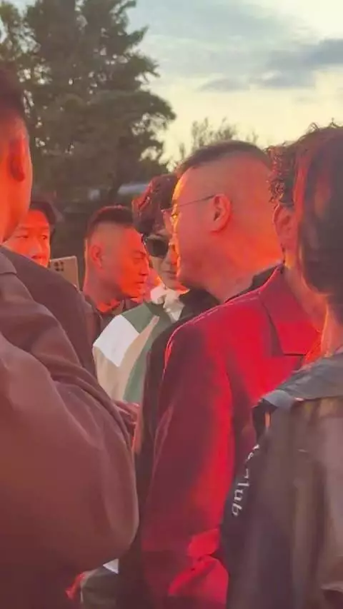 这组同框太养眼！朱珠王一博风格反差感十足，眼睛大饱眼福