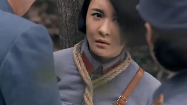 将军正愁联系不上红军,下秒女参谋就给抓来一个