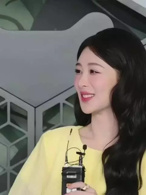 杨紫称不当演员想当唱跳歌手或武打巨星