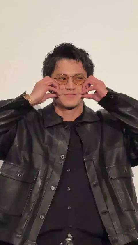 三石社长营业也要脸颊比心我要笑死了