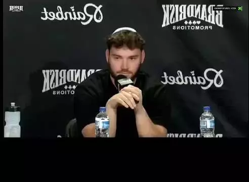 主持人问韦斯特是否与詹姆斯母亲有染