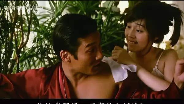看了无删减版后,才发现开始洗澡在立群部长身上的就是丁宗树的老婆啊