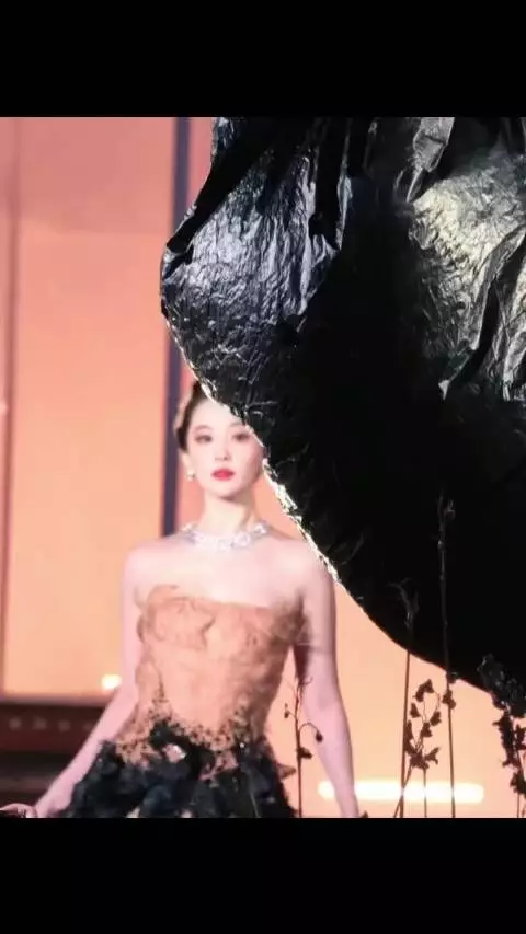 哈哈哈,网友,观众是对满天星多情有独钟,今年又回味上了,然后居然3个亿