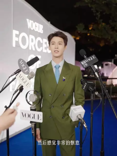 李昀锐VOGUE采访称墨绿色是舒适区