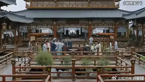 慎远给儿子过满月，亲戚们齐聚罗家，场面和谐又暖心