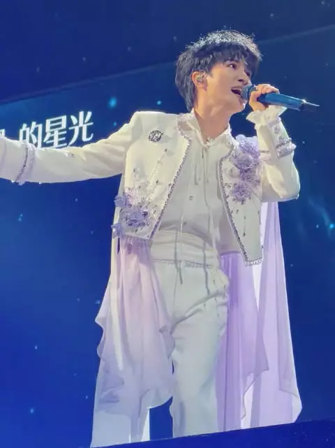 周深《有你在的世界》治愈开唱