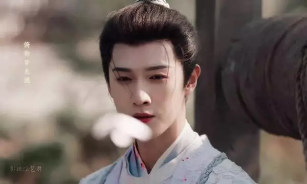 尚儿母亲化蝶回来看他，大仇得报那日笑着哭