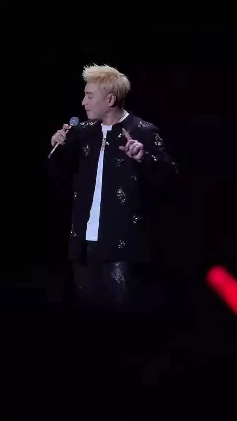 潘玮柏训粉互动欢乐，全场配合减脂成果