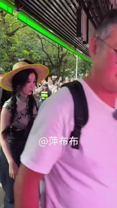 24年尖叫之夜两个女宝就有互动,终于让我等到两个人的合体录综艺了