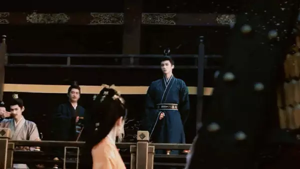 “原来故意避开才是真的在意”