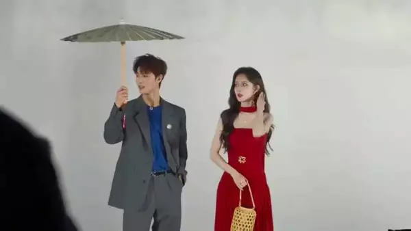 李昀锐为孟子义撑伞氛围感拉满