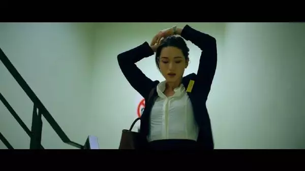 看这个女特工完成刺杀任务后是如何脱身的