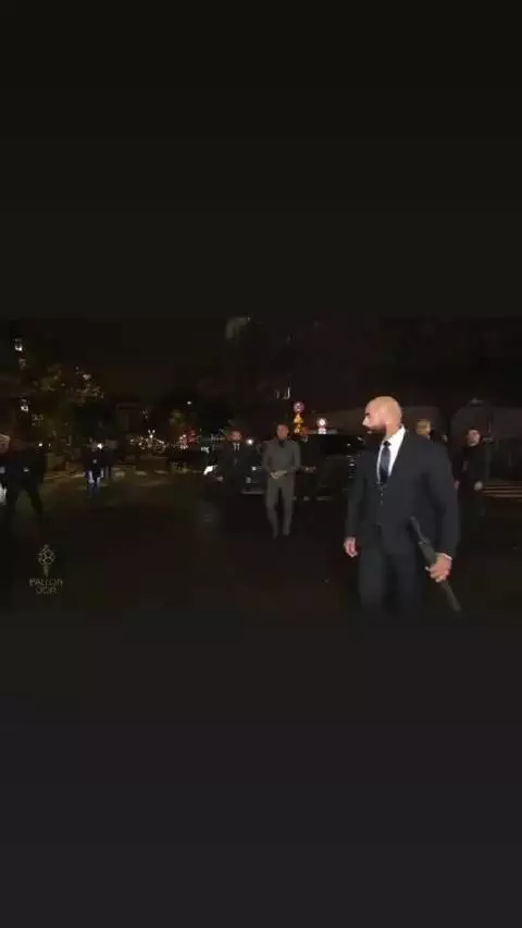 金球奖红毯姆巴佩亮相造型帅气气场全开