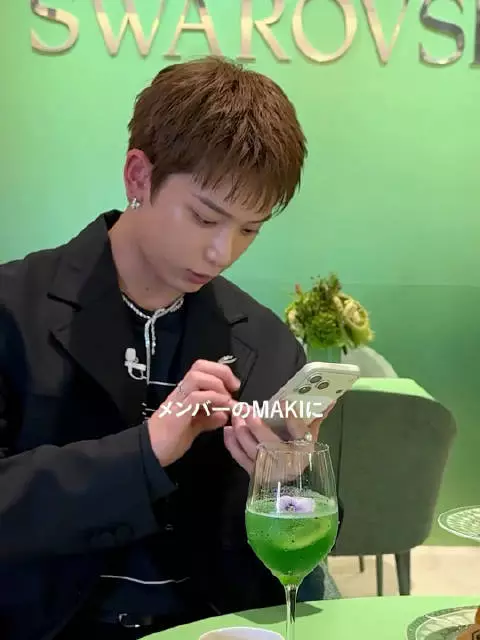 拍了甜点的照片说要发给成员的 是set log吗？ .