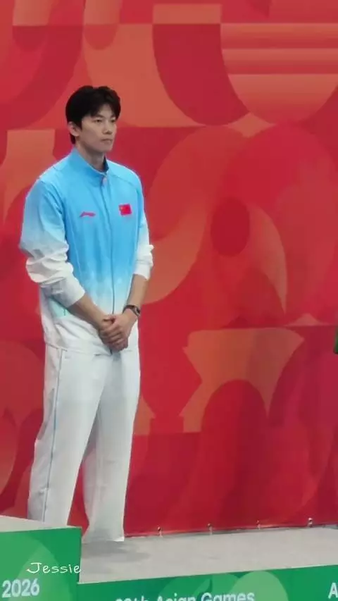 萩野公介退役任颁奖嘉宾,汪顺坚守泳池
