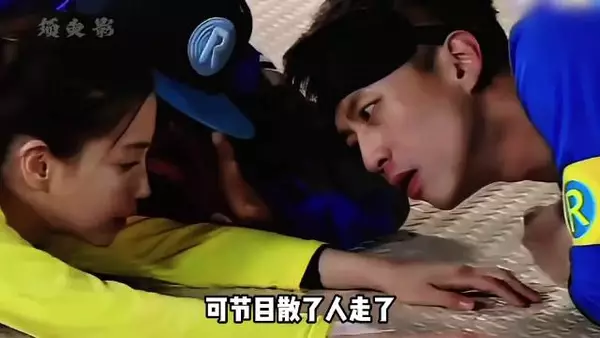 邓超杨颖同框细节流露真情谊