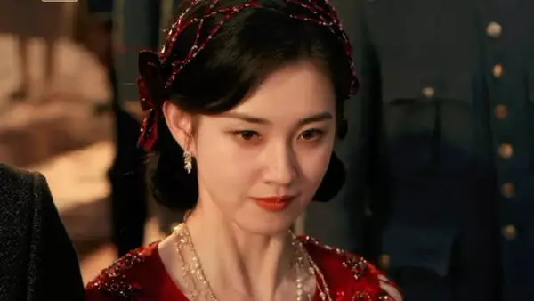 红衣盛装，华丽登场！欢迎我们陶二小姐，浴火归来！