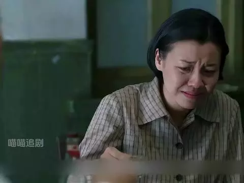 江德华是孩子们的依赖也是半生的枷锁
