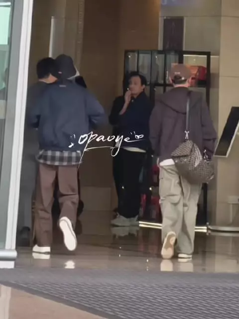 王俊凯出发清迈录制新综艺《好好生活》