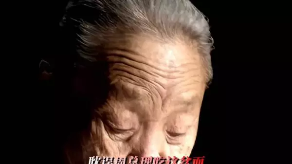 “你把人民放心上，人民把你高高举起”