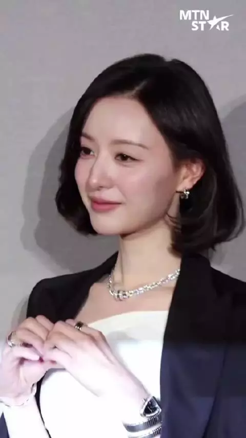 张元英 金智媛今日宝格丽活动造型,演员确实看着大气多了