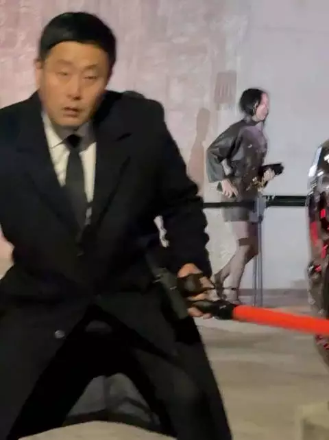评论说宝格丽保安这招就是狗熊哆嗦毛给我笑的啊