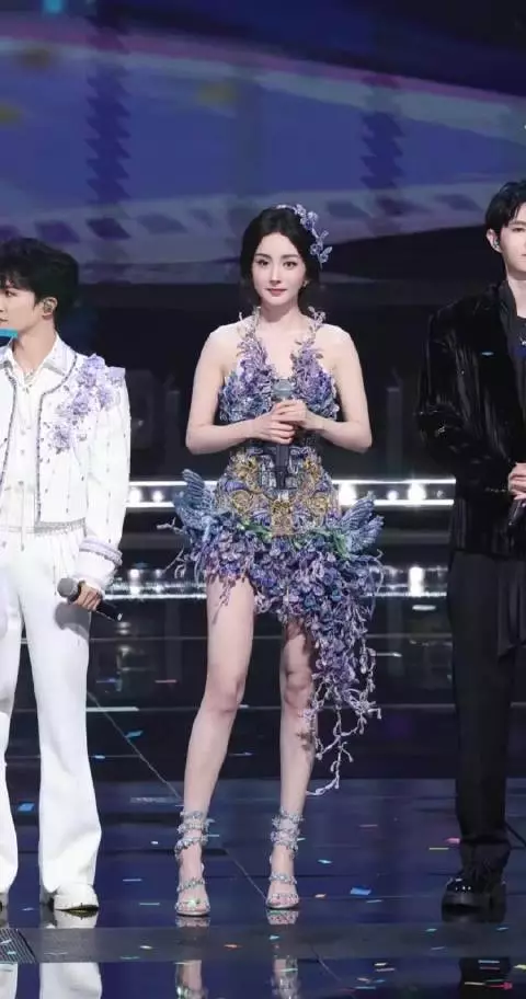 天啦!今晚我是杨幂梦男啊啊啊啊 太太太美了!姐今晚就是峡谷里的精灵!