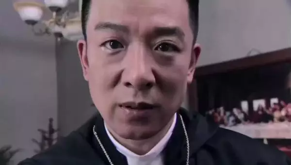 女孩即将毕业,教官给她上最后一课,排除她的心理生理障碍