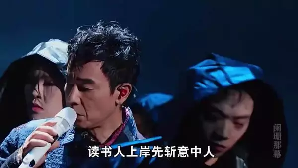最好的爱情是:她在闹他在笑!谁懂陈小春那个一直没变宠溺的笑容!应采儿